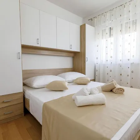 Family Friendly House With A Swimming Pool Kastel Stari, - 15531 Дом отдыха Каштела