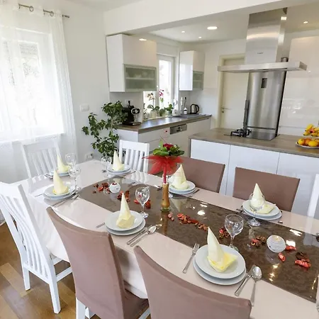 Family Friendly House With A Swimming Pool Kastel Stari, - 15531