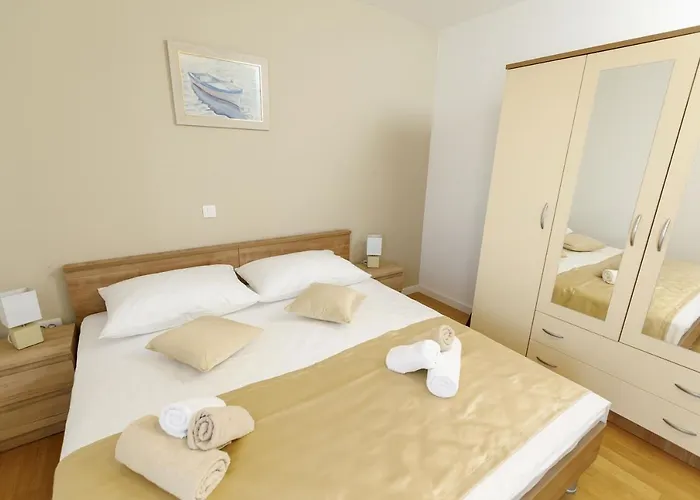 Family Friendly House With A Swimming Pool Kastel Stari, - 15531 بيت للعطل Kaštela