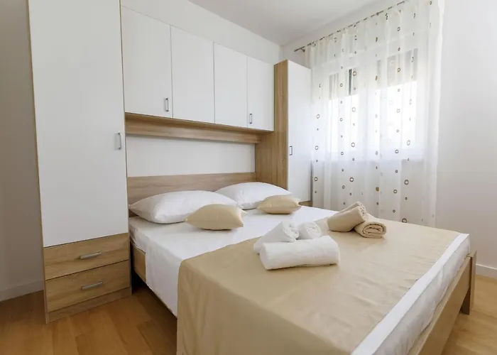 Family Friendly House With A Swimming Pool Kastel Stari, - 15531 بيت للعطل Kaštela