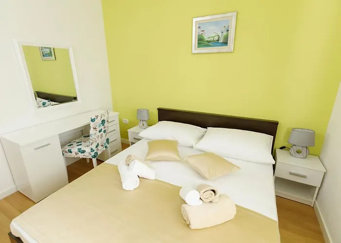 بيت للعطل Family Friendly House With A Swimming Pool Kastel Stari, - 15531 *