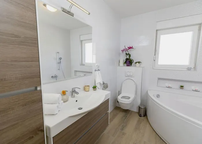 بيت للعطل Family Friendly House With A Swimming Pool Kastel Stari, - 15531 *