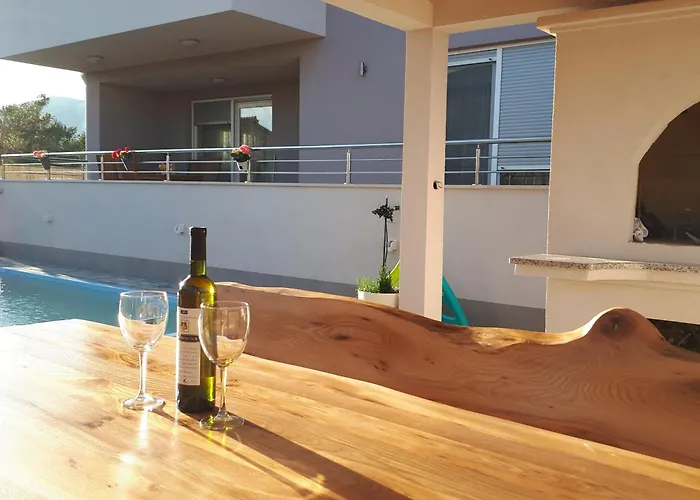 بيت للعطل Family Friendly House With A Swimming Pool Kastel Stari, - 15531 *